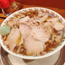 名古屋の繁華街である錦3で食べられる肉盛り盛りラーメン