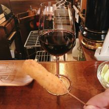 東区泉一丁目でおいしい串揚げとワインが楽しめる「串揚げとワイン 宿串」
