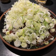 名古屋の栄で味噌カツを楽しむならねぎのボリュームが凄い「黒豚屋 らむちぃ」